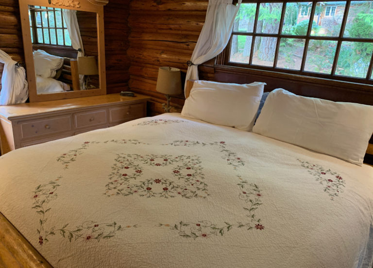 Copper Creek Lodge King bedroom